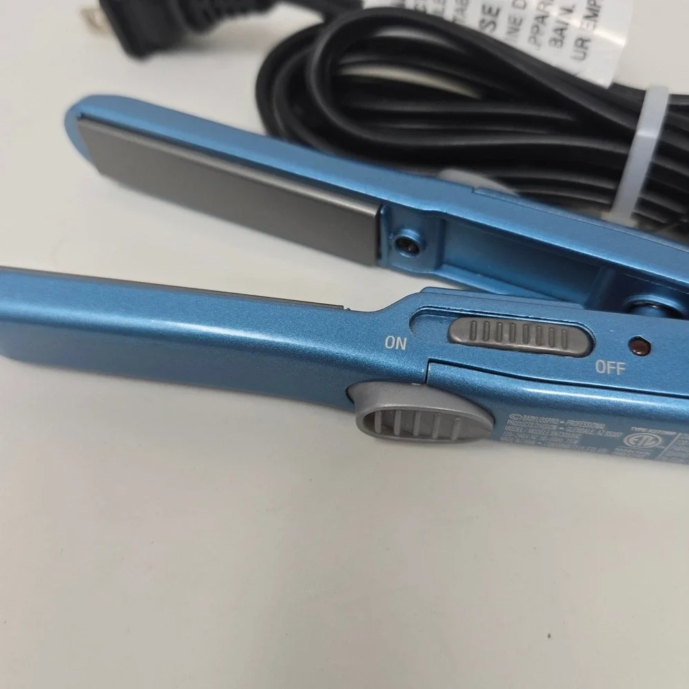 BaBylissPRO Nano Titanium Mini Straightening Iron Blue 1/2 Inch BNT3050UC